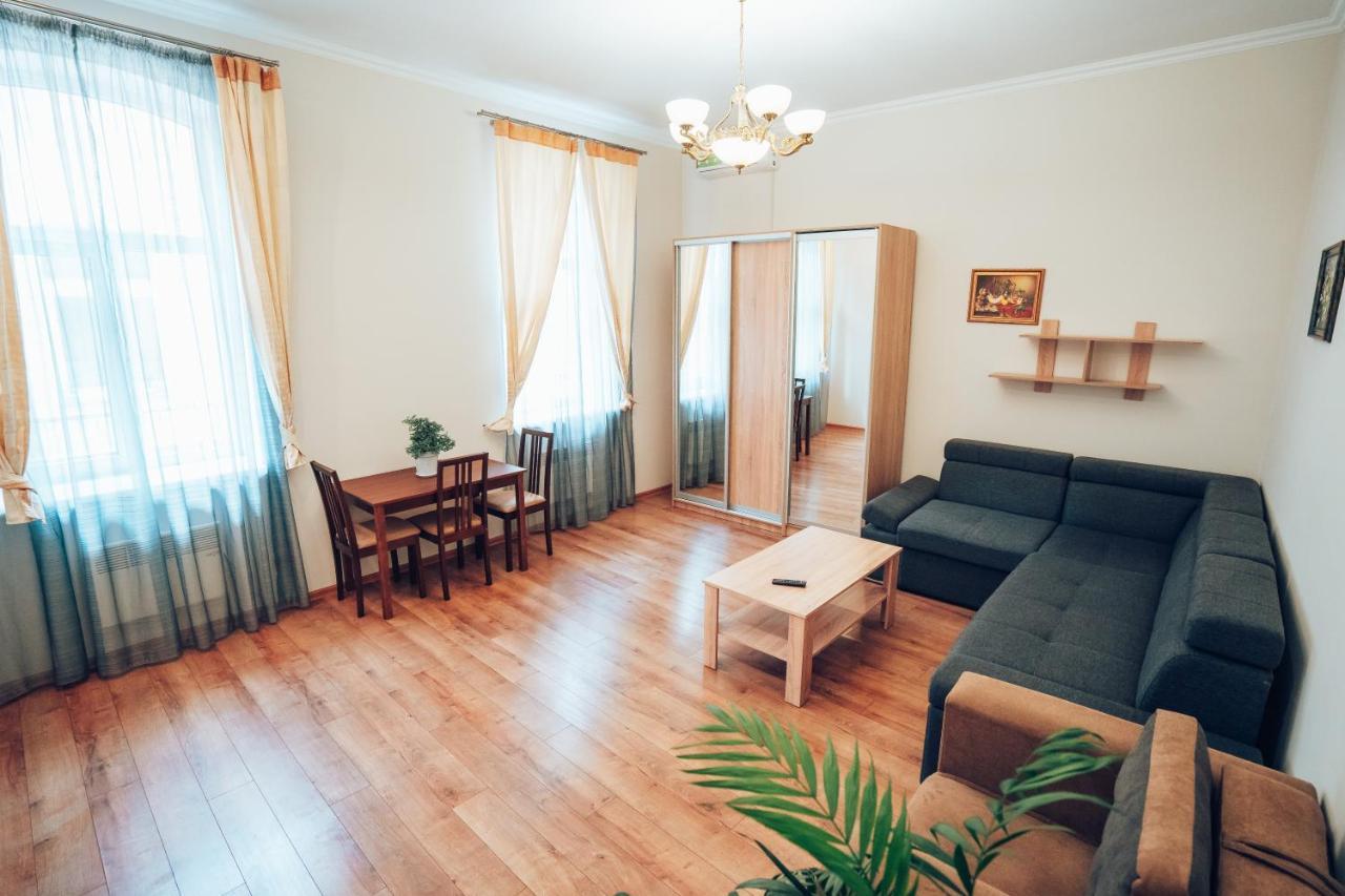 Wonderful Flat On City Center 乌日霍罗德 外观 照片